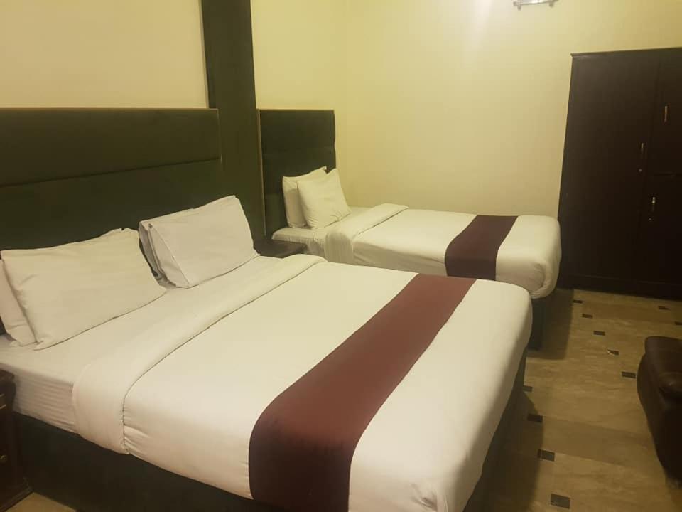 Hotel Sherition 1 Lahore Esterno foto