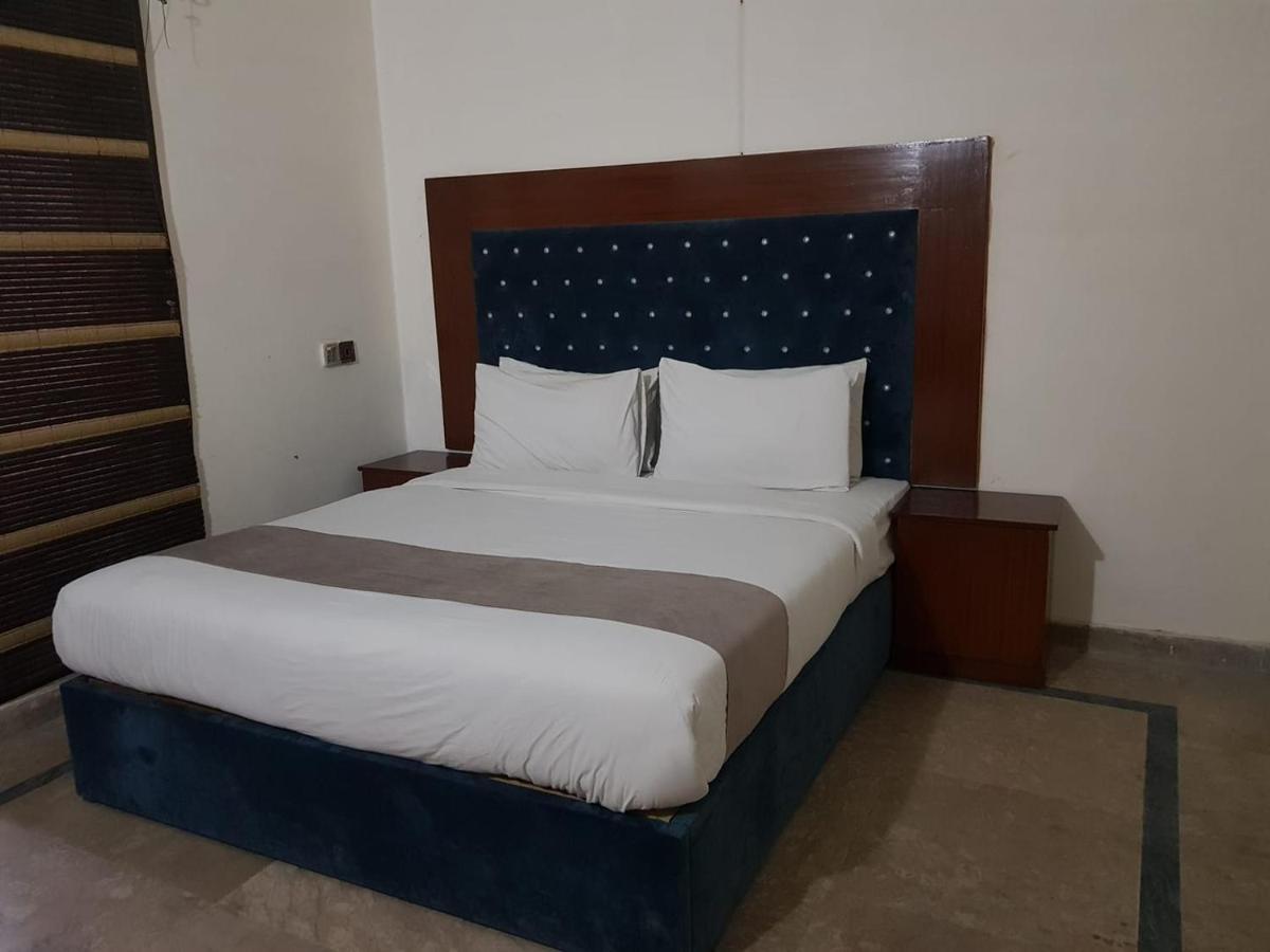 Hotel Sherition 1 Lahore Esterno foto