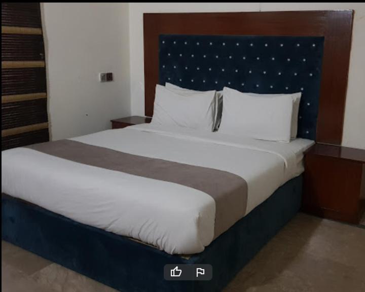 Hotel Sherition 1 Lahore Esterno foto